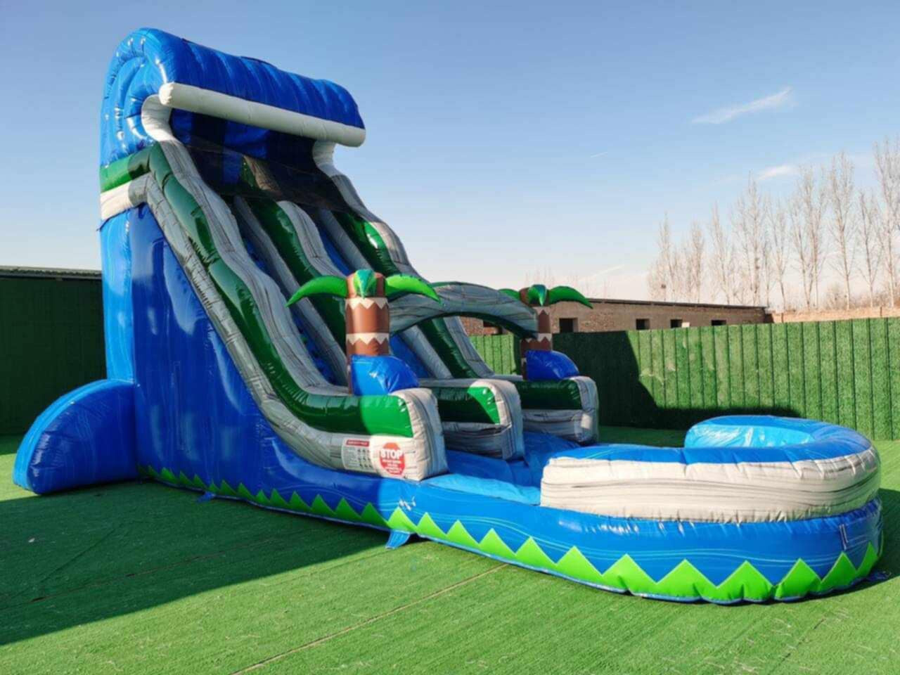 21 ft Wave Runner with pool wet or dry use